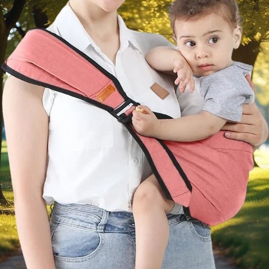 porte bebe rose bébé au parc