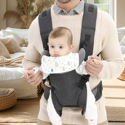Porte-bebe-papa et bébé observent